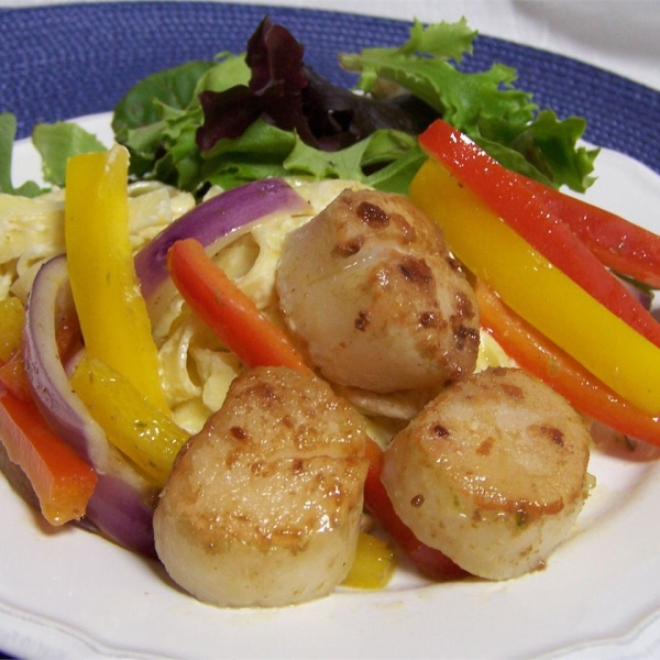 Pan-Seared Scallops with Pepper and Onions in Anchovy Oil