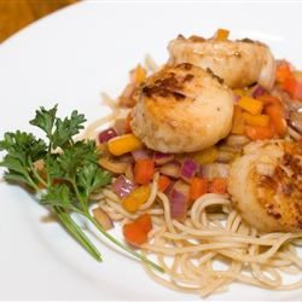 Pan-Seared Scallops with Pepper and Onions in Anchovy Oil