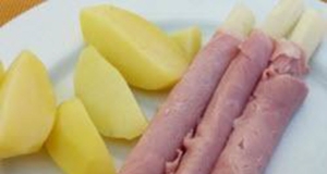 Spargel in Schinken (White Asparagus Wrapped in Ham)