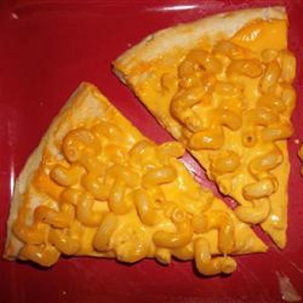 Easy Mac and Cheese Pizza