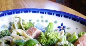 Spinach Fettuccini with Broccoli and Ham