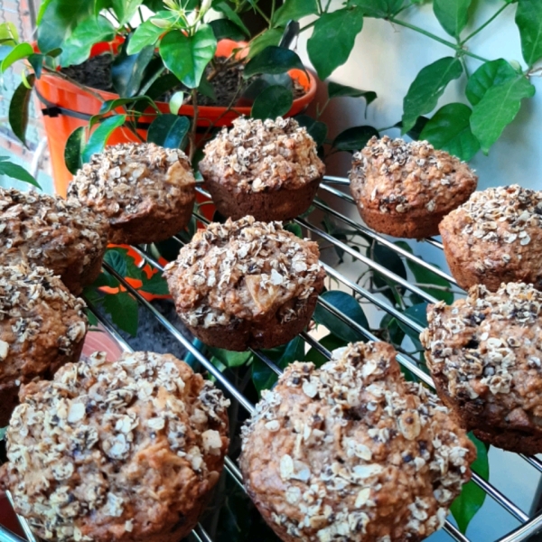 Apple Cinnamon Oatmeal Muffins