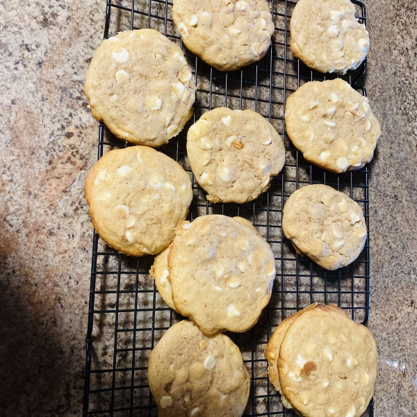 Cinnamon White Chocolate Cookies