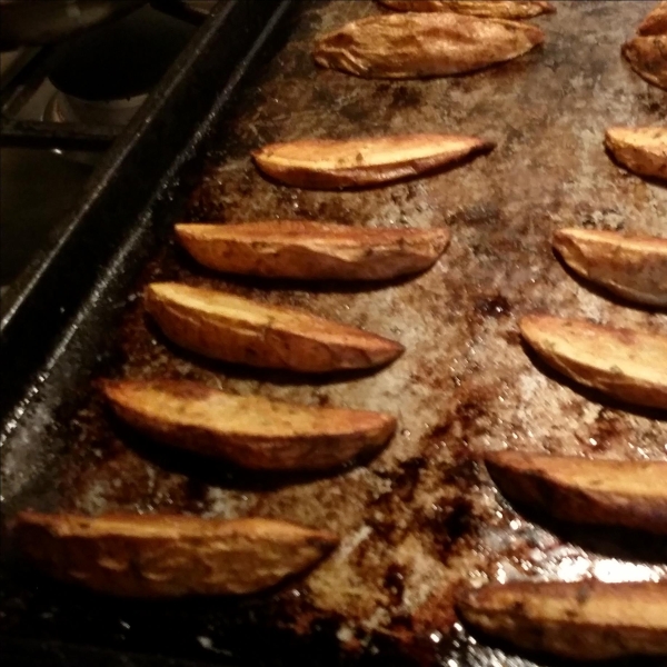 Crusty Herb Potato Wedges