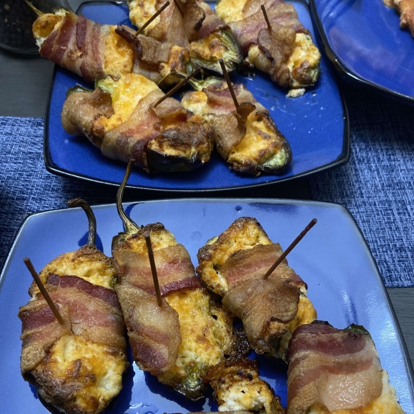 Bacon-Wrapped Jalapeño Poppers