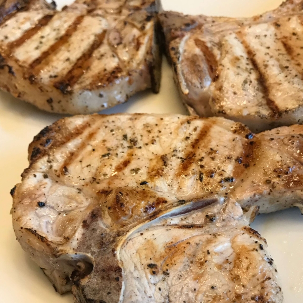 Basil Garlic Grilled Pork Chops