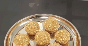 Applesauce-Oat Muffins