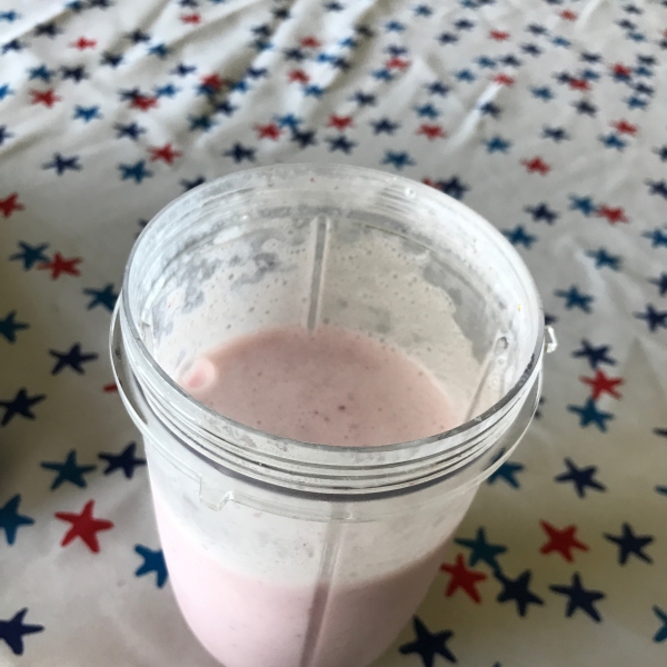 Sarah's Strawberry Cheesecake Protein Breakfast Smoothie
