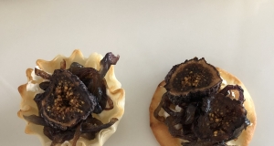 Figs with Caramelized Onions and Goat Cheese