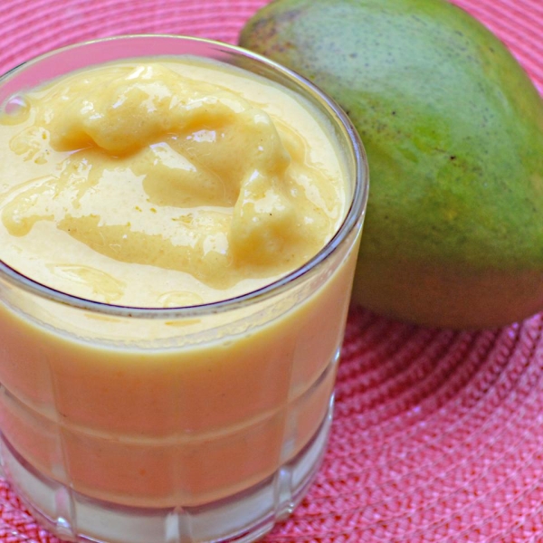 Sugar-Free Cardamom-Mango Smoothie