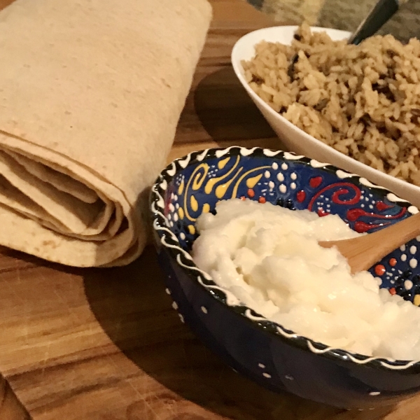 Toum (Lebanese Garlic Spread)