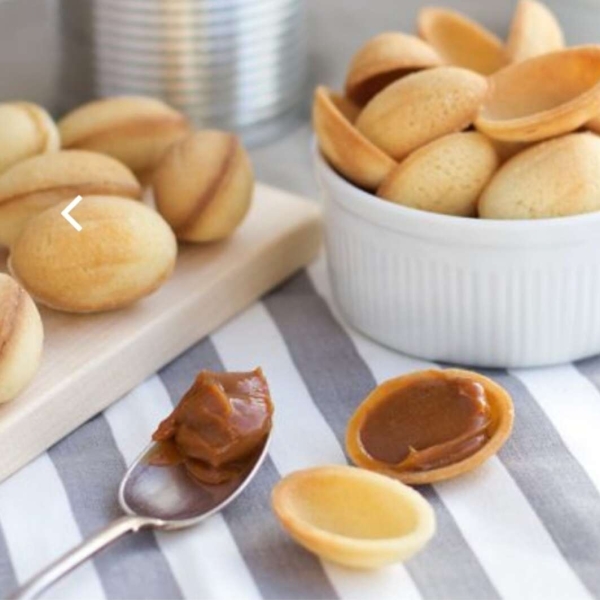 Walnut-Shaped Cookies with Dulce de Leche