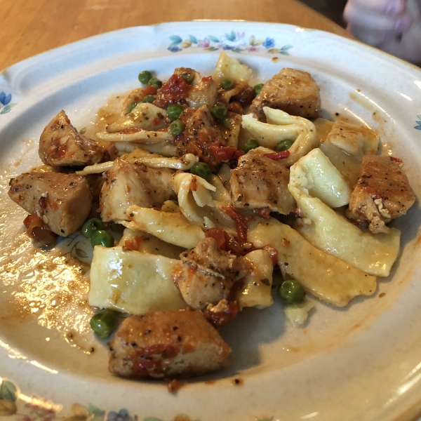 Bow-Tie Pasta With Red Pepper Sauce