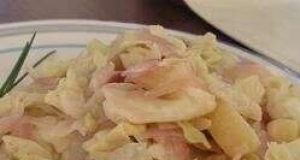 Creamy Cabbage with Apples and Bacon