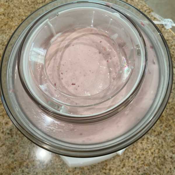 Easy Strawberry Ice Cream