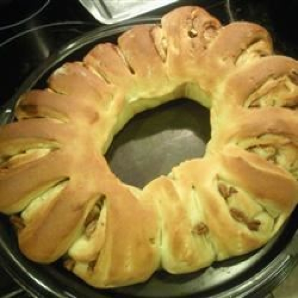 Swedish Tea Ring with Pecans