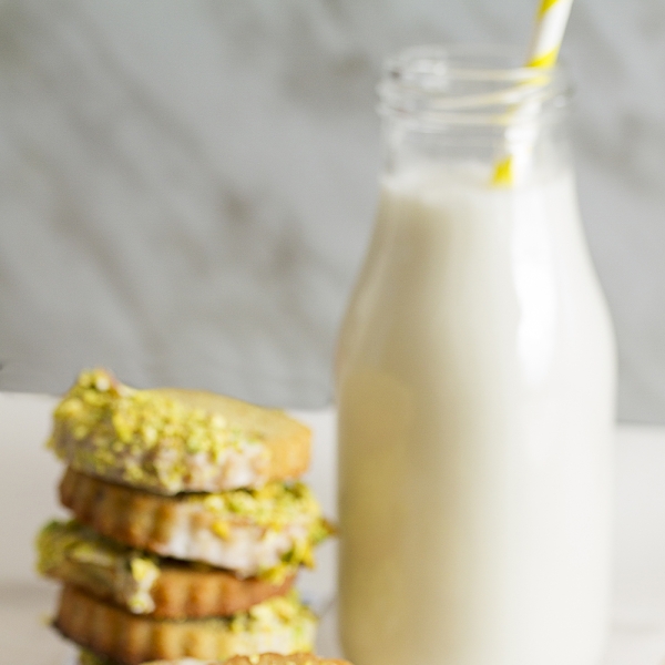 Vegan Pistachio Shortbread Cookies