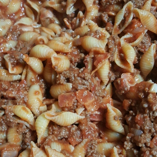Shells with Bacon and Beef Sauce