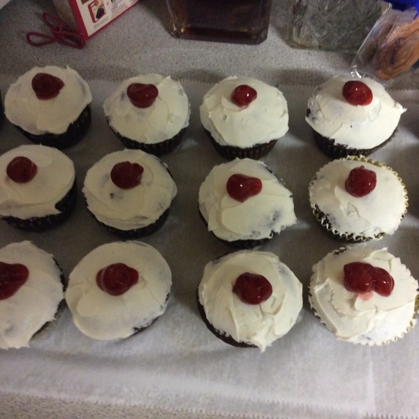 PHILLY Blackforest Stuffed Cupcakes
