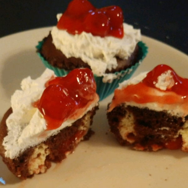 PHILLY Blackforest Stuffed Cupcakes