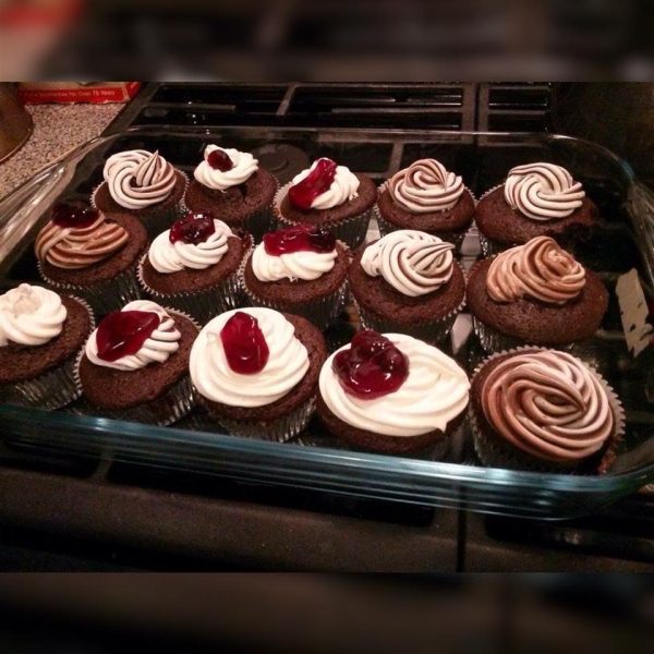 PHILLY Blackforest Stuffed Cupcakes