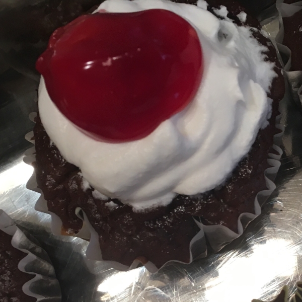 PHILLY Blackforest Stuffed Cupcakes