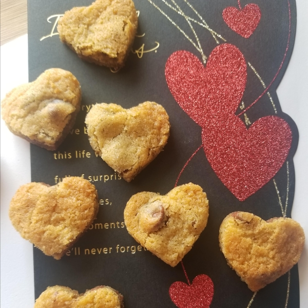 NESTLE® TOLL HOUSE® Caramel Filled DelightFulls™ Chocolate Chip Cookies