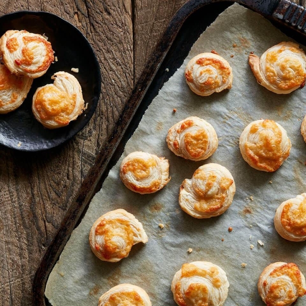 Spicy Garlic-Cheese Puffs