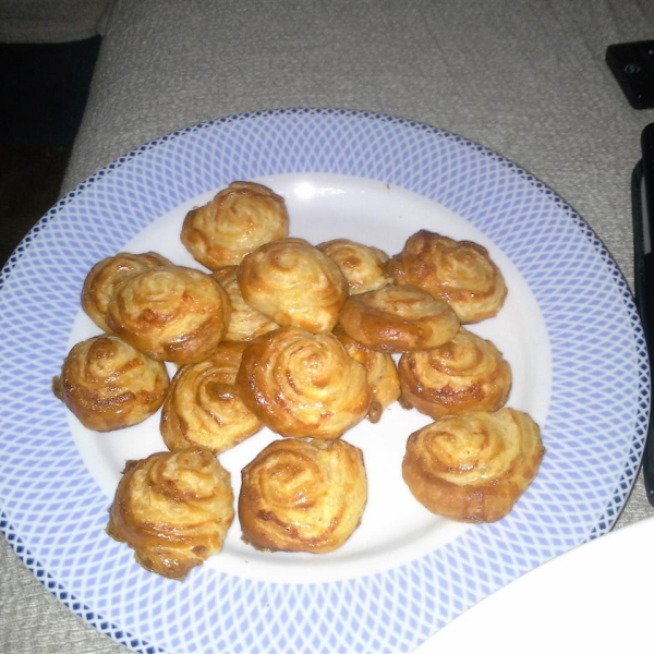 Spicy Garlic-Cheese Puffs
