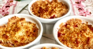 Air Fryer Strawberry Crisp