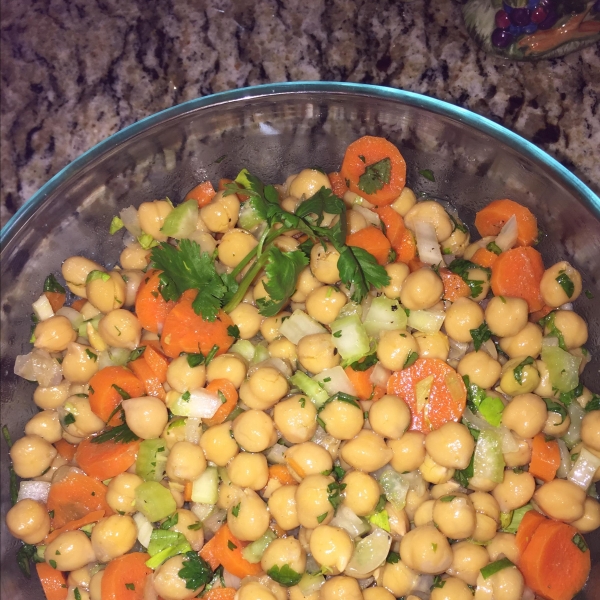 Quick and Easy Carrot and Chickpea Salad