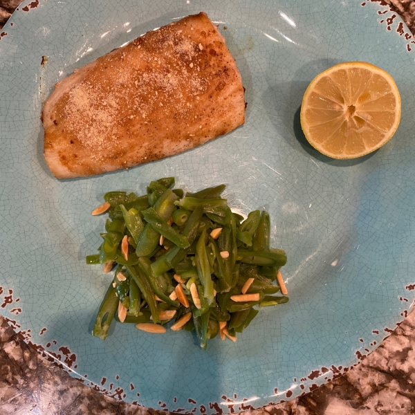 Grilled fish fillet with pesto sauce