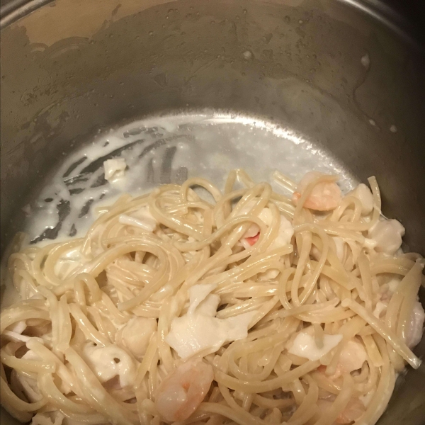 Scrumptious Seafood Linguine