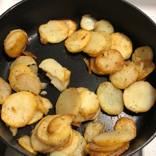 Garlic Herb Skillet Potatoes