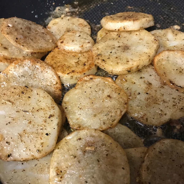 Garlic Herb Skillet Potatoes