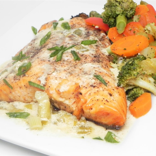 Salmon with Creamy Dill Sauce from Swanson®