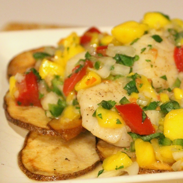Tropical Mango Salsa Scallops