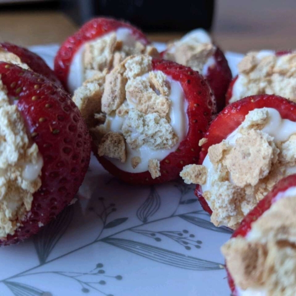 Cheesecake-Stuffed Strawberries
