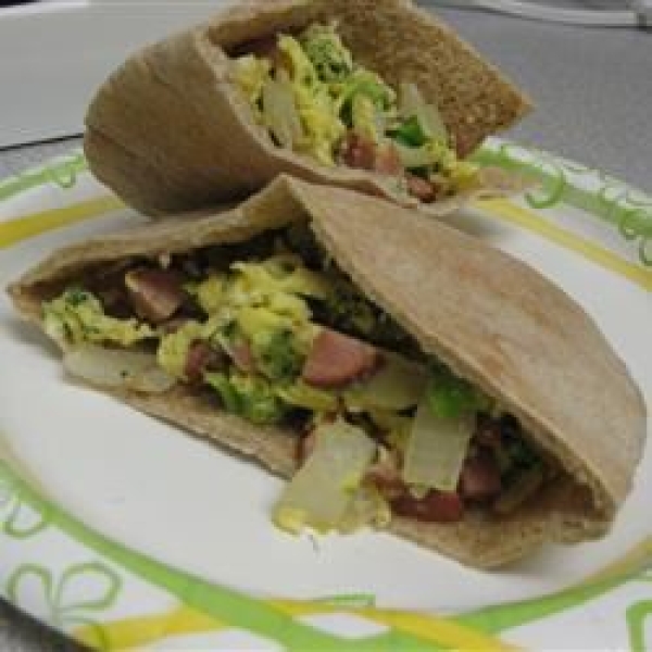 Quick Breakfast in a Pita
