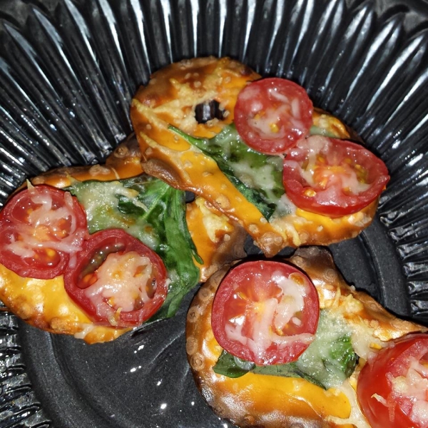 Tomato, Cheese and Basil Pretzel Crisps® Bites