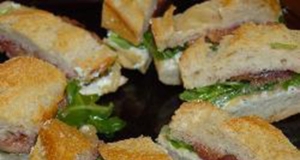 Baguette with Caramelized Onions, Fresh Figs, Arugula, and Goat Cheese