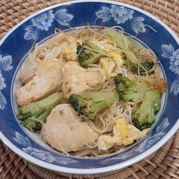 Thai Stir-Fried Noodles (Pad See Ew)