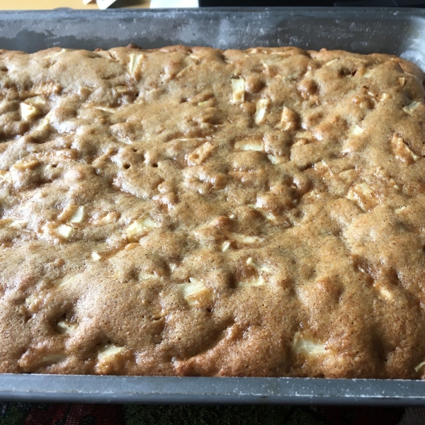 Easy Caramel Apple Cake