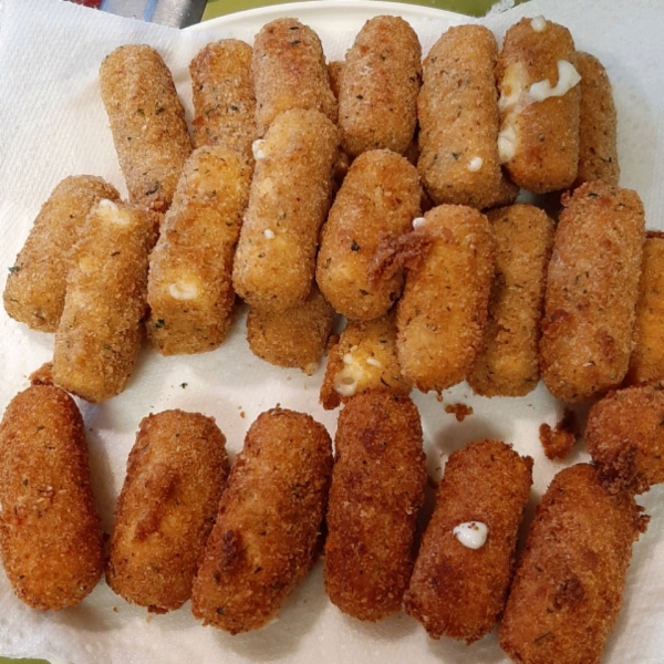 Fried Mozzarella Cheese Sticks