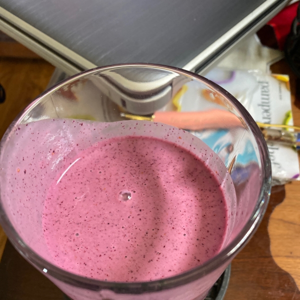 Healthy Blueberry Breakfast Smoothie