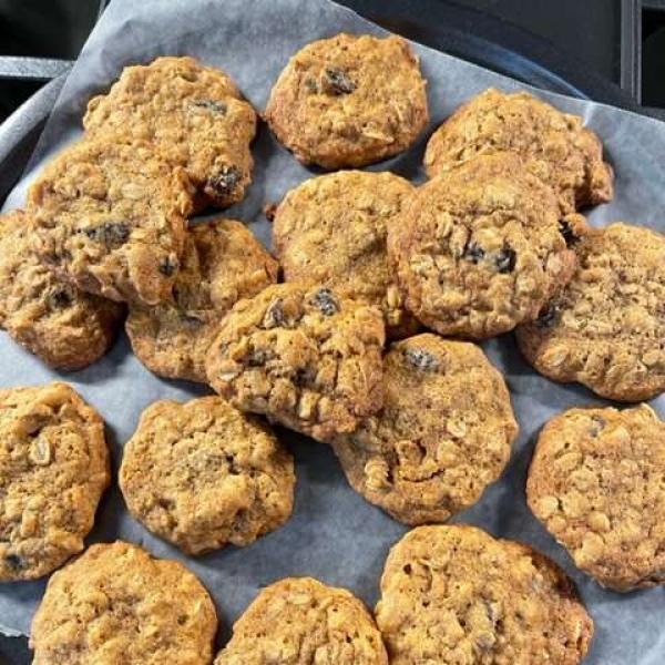 WWII Oatmeal Molasses Cookies