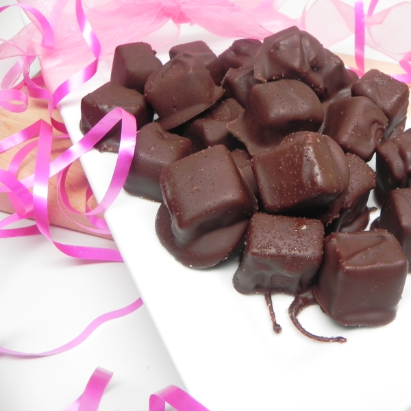 Homemade Caramels with Dark Chocolate and Sea Salt