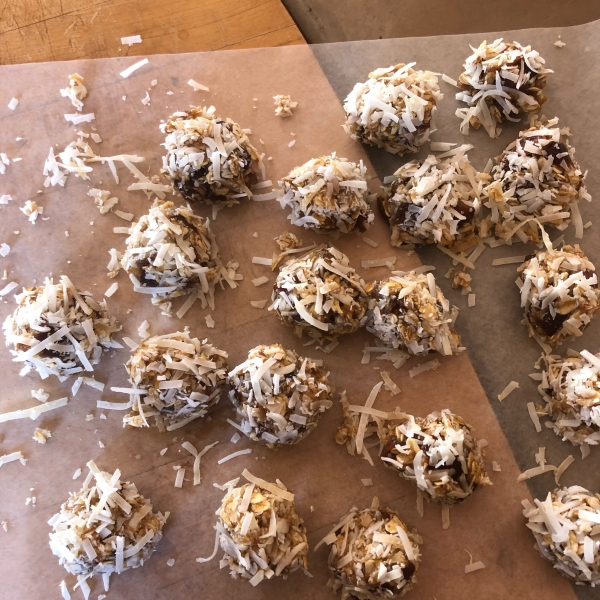 Coconut Date Balls