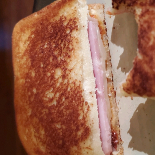 Grilled Roasted Red Pepper and Ham Sandwich