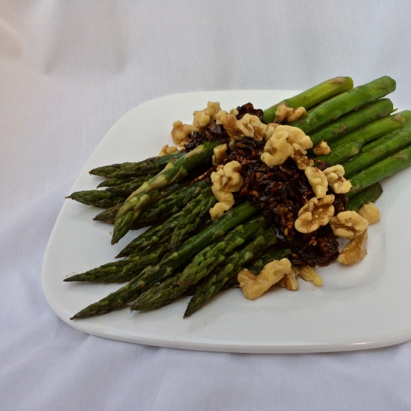 Skillet Asparagus with Caramelized Onions and Walnuts